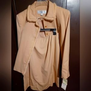 Women's suit Larry Levine 2 piece
